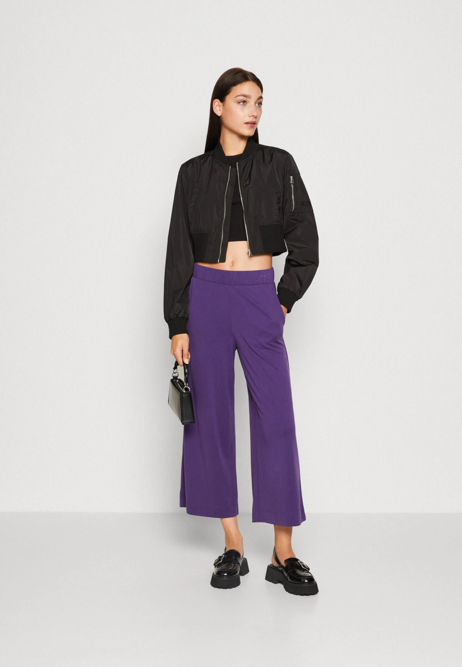 Monki Pantalon Classique - Lilac Purple Dark 4 Monki Pantalon Classique - Lilac Purple Dark – Image 2