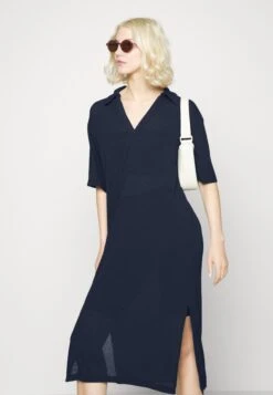 Monki Robe Pull - Navy -Monki c20d755031144cbaac9bac9409a031bc