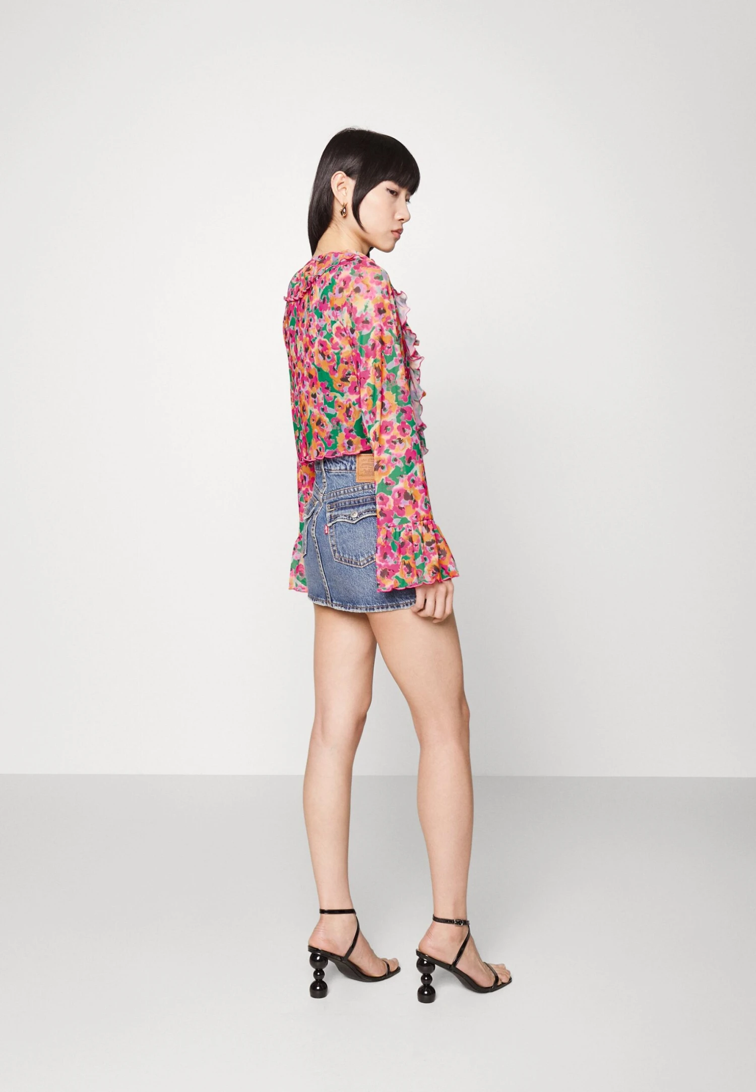 Monki Blouse - Pink Bright 30Rf/Devotion 5 Monki Blouse - Pink Bright 30Rf/Devotion – Image 3