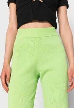 Monki Pantalon Classique - Green 11 Monki Pantalon Classique - Green -Monki c4b1368ac7e94630b2eaf52635daa731