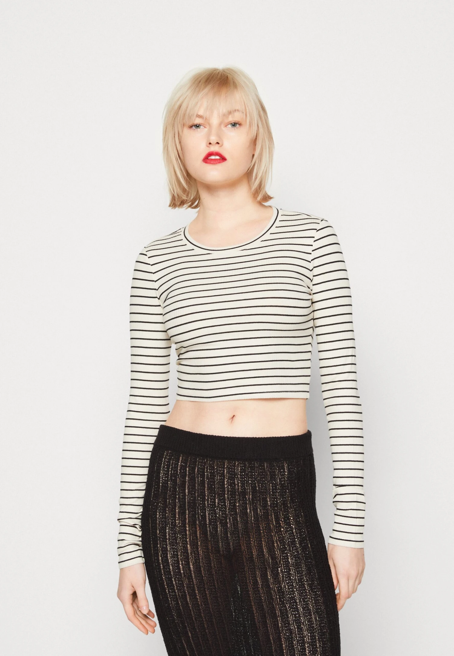 Monki T-Shirt À Manches Longues - Off White/Black 3 Monki T-Shirt À Manches Longues - Off White/Black