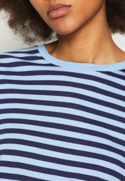 Monki 2 Pack - T-Shirt Imprimé - Dark Blue/White/Light Blue 15 Monki 2 Pack - T-Shirt Imprimé - Dark Blue/White/Light Blue -Monki c70fc83c7c84436b8992cd2bdaefdbc0