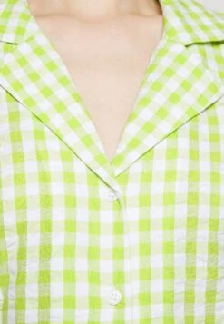 Monki Robe Chemise - Green -Monki c94a25b59411443ab3bf84363811b5b5