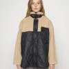 Monki Veste Mi-Saison - Beige/Black -Monki cb0cc12e4ce249c88221ee3478950a99