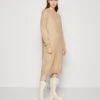 Monki Robe Pull - Beige Medium Dusty Melange -Monki d27314bb99da41ffbf31baa028fced4f