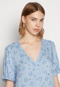 Monki Robe Chemise - Brunnera Blue -Monki d2c9534df8874db582a4bcc804ffca03