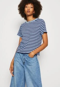 Monki 2 Pack - T-Shirt Imprimé - Dark Blue/White/Light Blue 13 Monki 2 Pack - T-Shirt Imprimé - Dark Blue/White/Light Blue -Monki d35849476baf4bebb0c60e99988e76a8