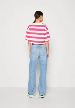 Monki T-Shirt Imprimé - Pink -Monki d5cb8db760c24e579a71f2a6a706e807