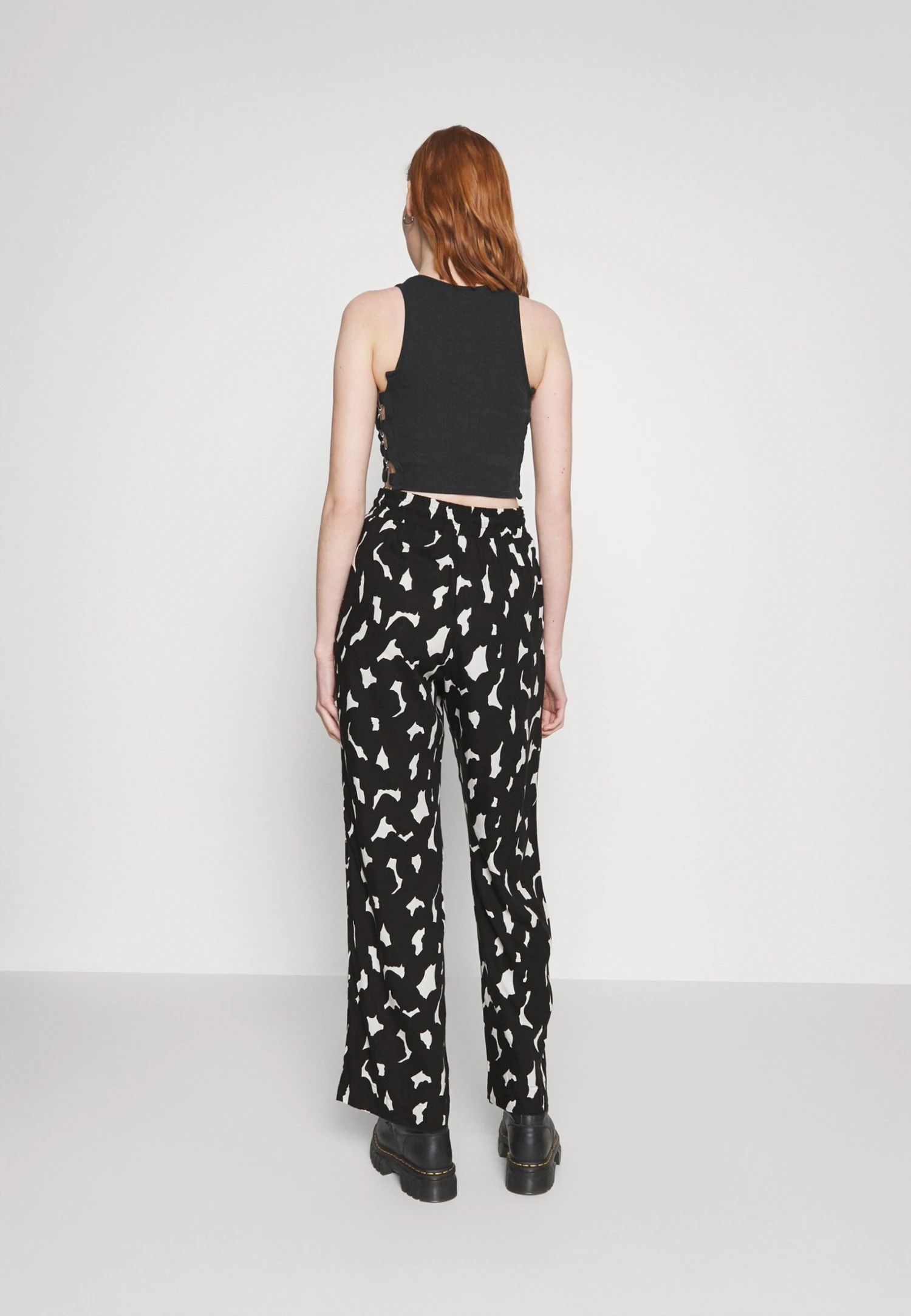 Monki Pantalon Classique - Big Scribble Black 5 Monki Pantalon Classique - Big Scribble Black – Image 3