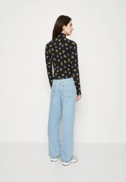 Monki T-Shirt À Manches Longues - Sweetie -Monki dbeca245edf14cbc87026d8dafdab0de