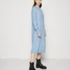 Monki Robe Pull - Blue Light 2 Monki Robe Pull - Blue Light -Monki dbf4873d47e944f68523c4f7a3eb2e95