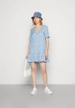 Monki Robe Chemise - Brunnera Blue -Monki dcd30c1ea3b942b9adecf67e7ebcb410