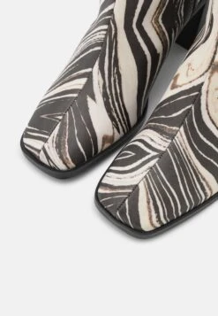 Monki Bottes - Multi-Coloured 17 Monki Bottes - Multi-Coloured -Monki dd4dbf70dada4079906964b086a4f16f