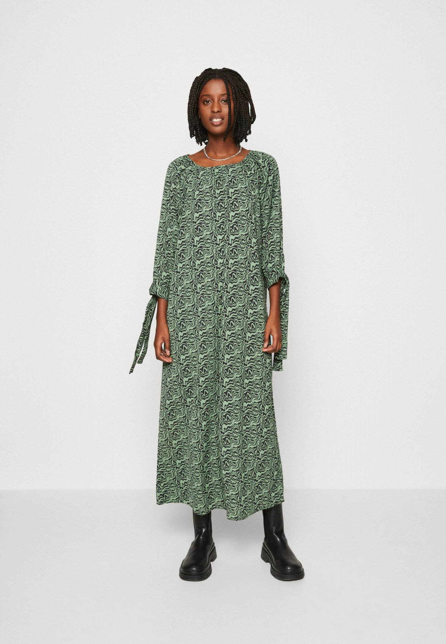 Monki Robe De Jour - Green Medium Dusty 3 Monki Robe De Jour - Green Medium Dusty