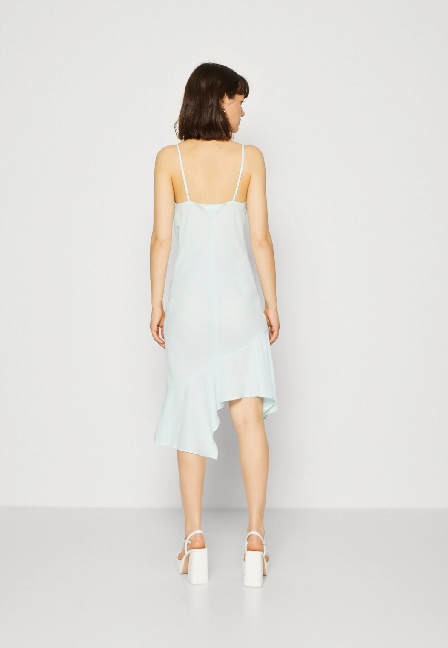 Monki Robe De Soirée - Light Blue 5 Monki Robe De Soirée - Light Blue – Image 3