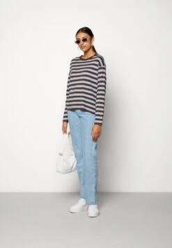 Alternative view of Monki T-Shirt À Manches Longues - Brown/Blue