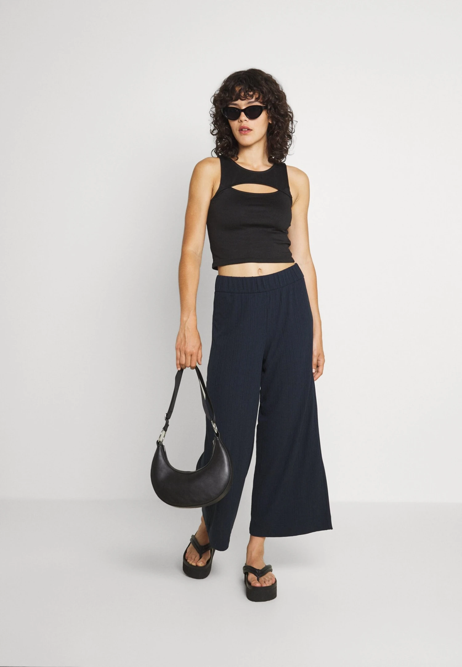 Monki Pantalon Classique - Blue Dark 4 Monki Pantalon Classique - Blue Dark – Image 2