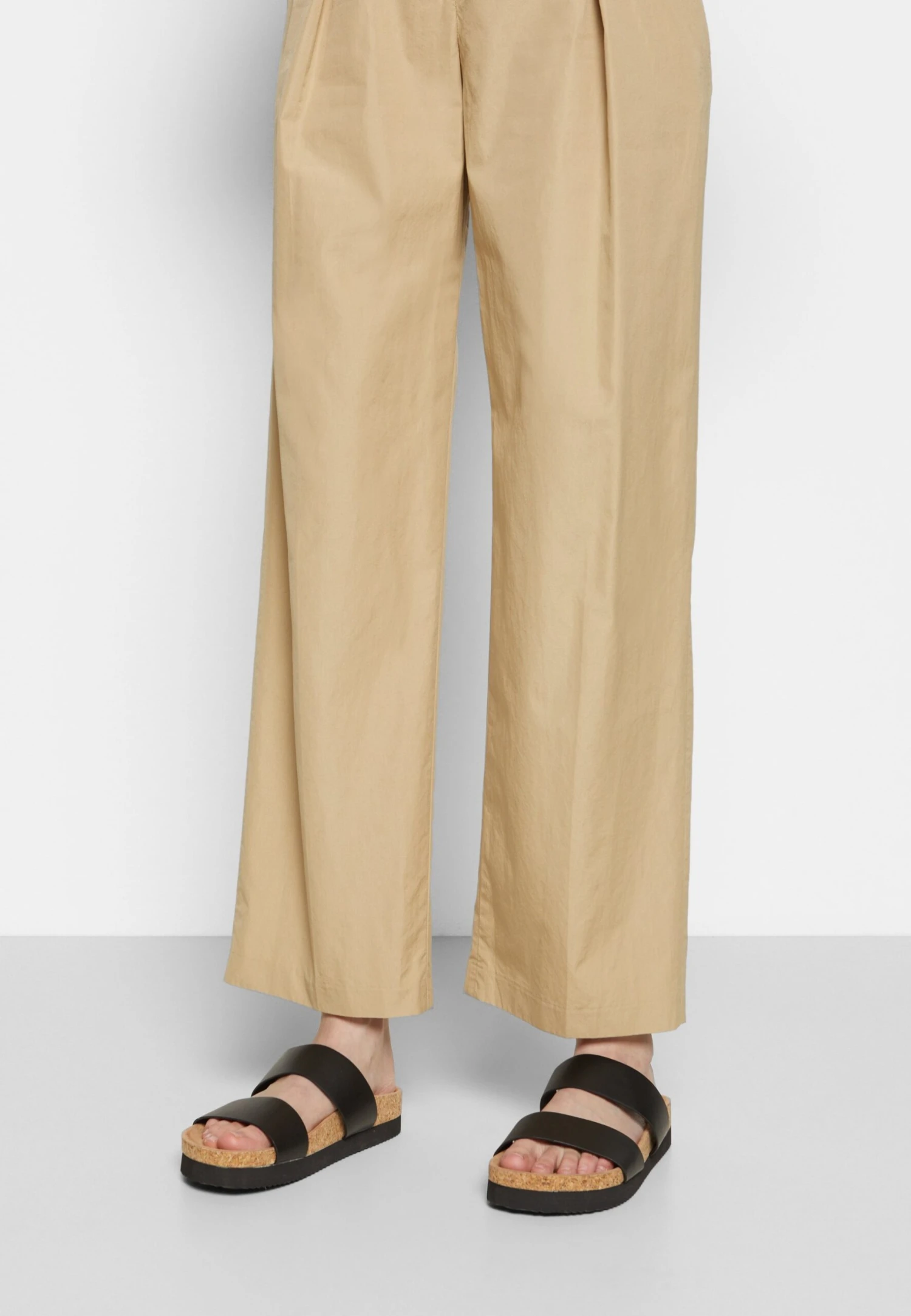 Monki Chaussons - Black 5 Monki Chaussons - Black – Image 3