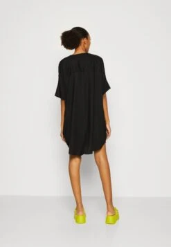 Monki Robe Chemise - Black 10 Monki Robe Chemise - Black -Monki f228f1cb13a4441bba967a2880892f8c
