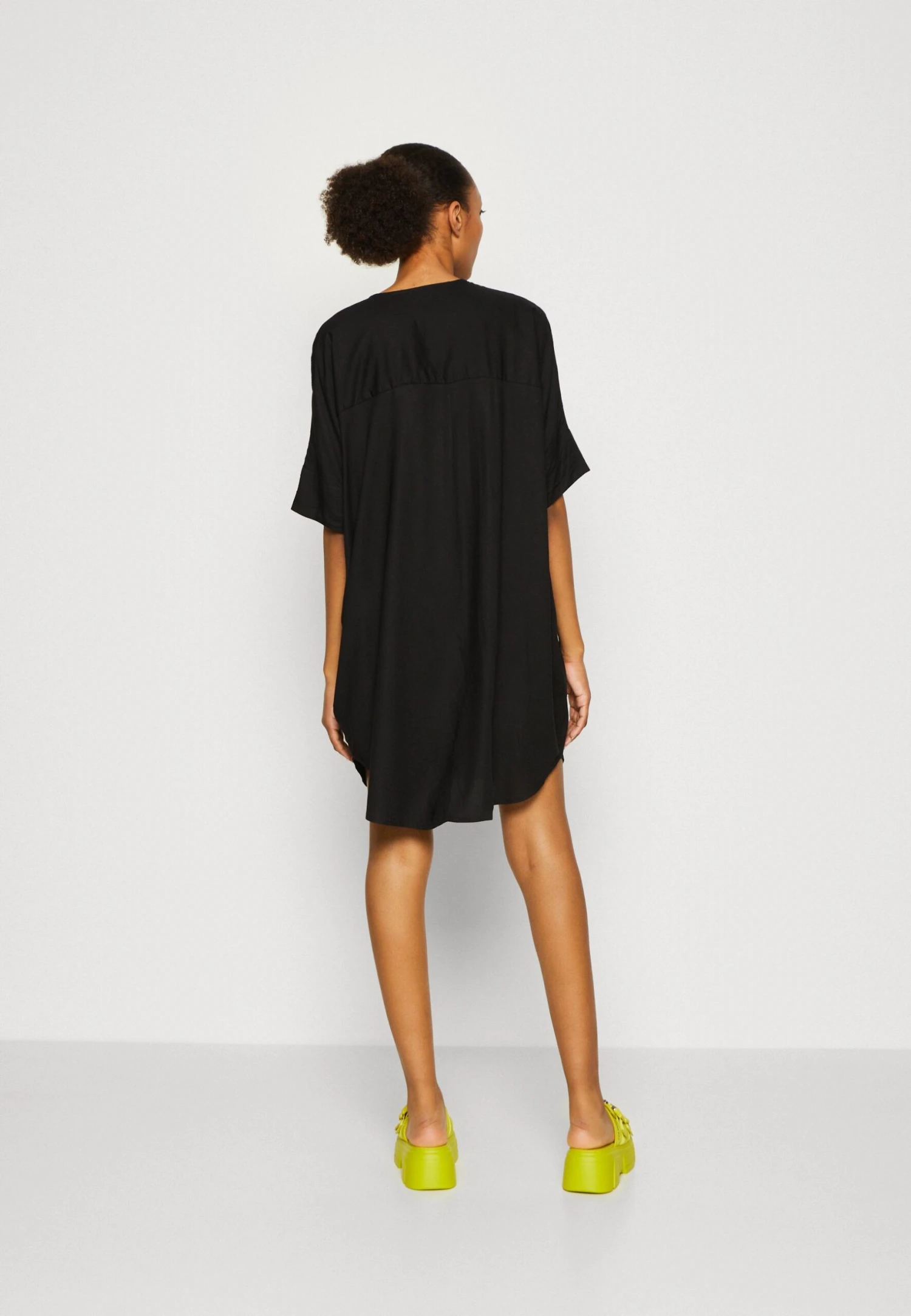 Monki Robe Chemise - Black 5 Monki Robe Chemise - Black – Image 3