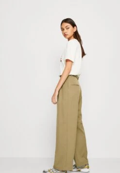 Monki Pantalon Classique - Khaki Green Medium Dusty -Monki f22d8a5f579c4709a1e6f16775684829