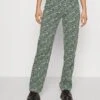 Monki Jean Droit - Green Medium Dusty -Monki f2bfa6d3d80c4a01907862ce61c42af6