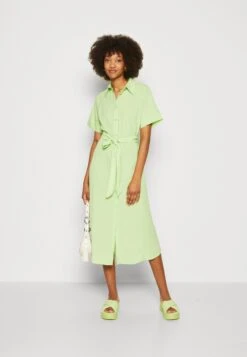 Monki Robe Chemise - Green Light -Monki f51fad1d4600449bb230afdf0074ddf6