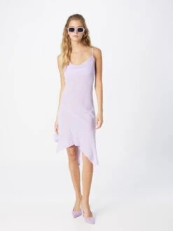 Monki Robes De Cocktail Robe De Cocktail Femme Lilas -Monki f6da383f8cce1f8dc42328605349163a