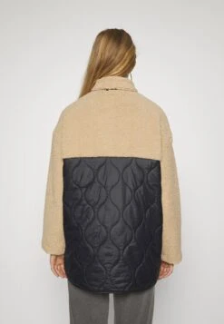 Monki Veste Mi-Saison - Beige/Black -Monki f8d42808c58a4788898acc9661fcade2