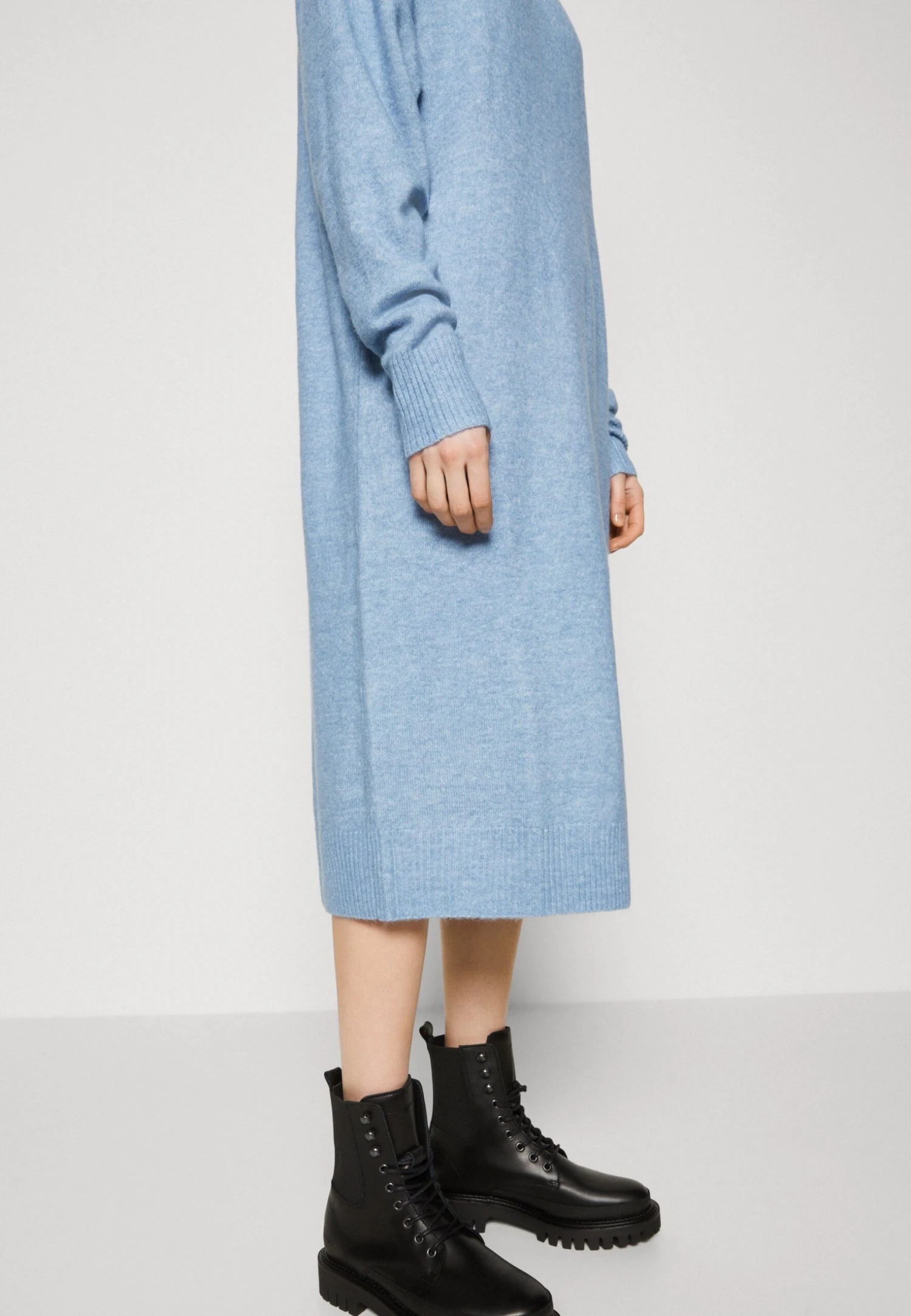 Monki Robe Pull - Blue Light 8 Monki Robe Pull - Blue Light – Image 6