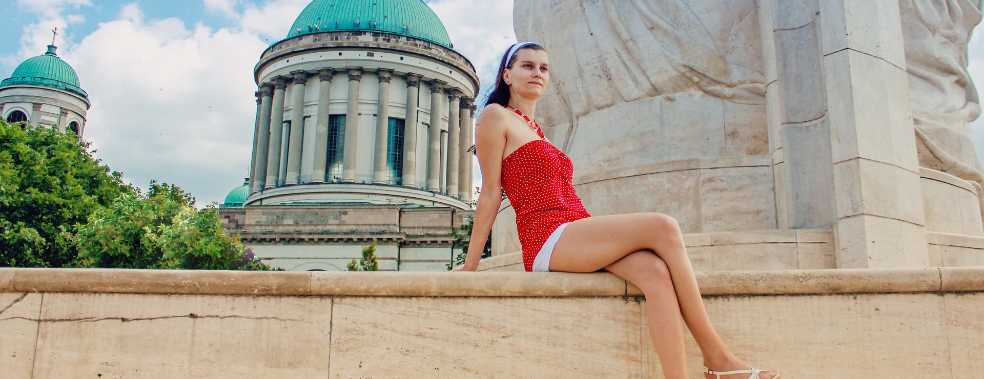 Monki -Monki young woman 1521363 1920